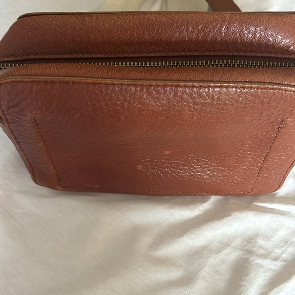 Madewell The Transport Camera Bag - make an offer! - Picture 2 of 3